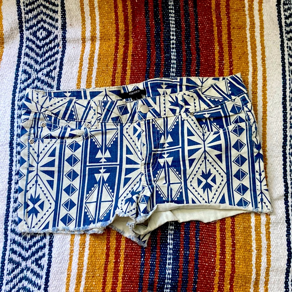 BOHEMIAN ~ AZTEC ~ FOREVER 21 printed cotton shorts - SIZE 30